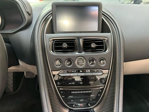 Used 2022 Aston Martin DB11 Volante image 18