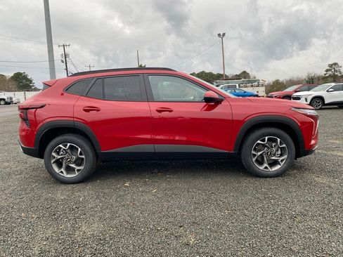 New 2026 Chevrolet Trax LT w/ LPO, Blackout Package image 2