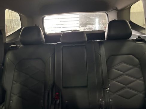 Used 2025 Volkswagen Atlas SE image 19