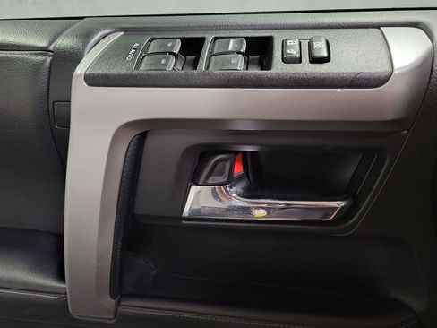 Used 2021 Toyota 4Runner SR5 AWD/4WD image 18