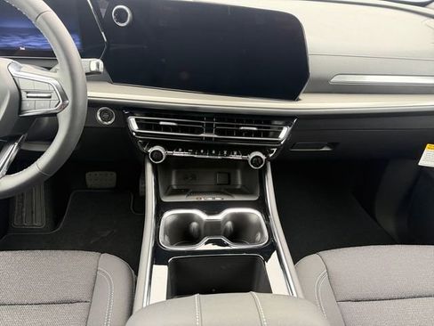 New 2026 Chevrolet Traverse LT w/ Driver Confidence Package AWD/4WD image 11