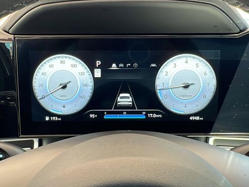 Certified 2025 Hyundai Elantra Limited FWD image 26