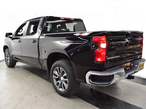 Used 2024 Chevrolet Silverado 1500 LT AWD/4WD image 5