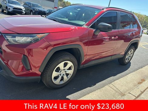Used 2021 Toyota RAV4 LE FWD image 3