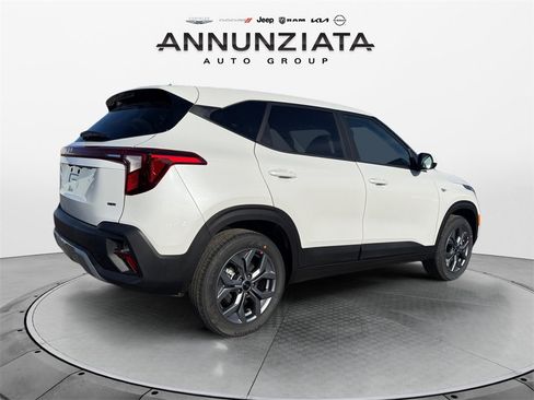 New 2026 Kia Seltos LX image 5