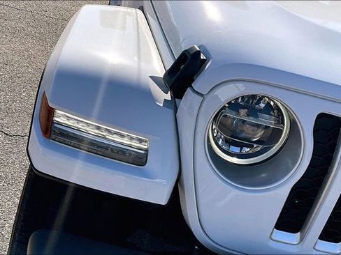 Used 2022 Jeep Wrangler Unlimited Sahara w/ Cold Weather Group image 29