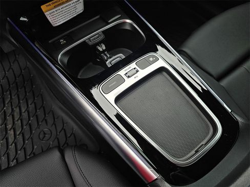 Used 2025 Mercedes-Benz GLA 250 image 24