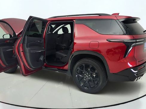 Used 2026 Chevrolet Traverse RS w/ LPO, Floor Liner Package FWD image 12