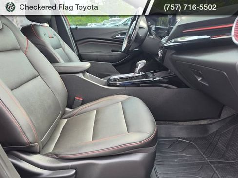 Used 2024 Chevrolet Trax RS w/ Sunroof Package FWD image 42