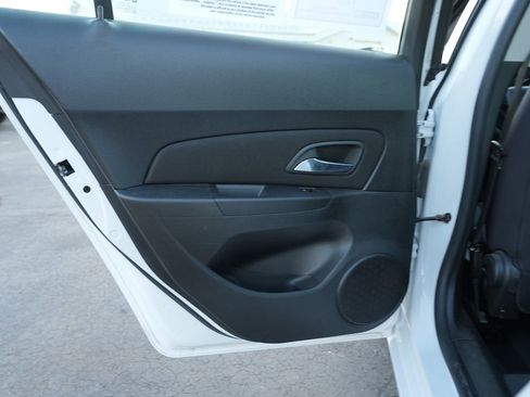 Used 2014 Chevrolet Cruze LT image 19