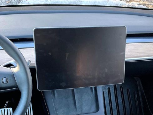 Used 2024 Tesla Model Y Performance image 6