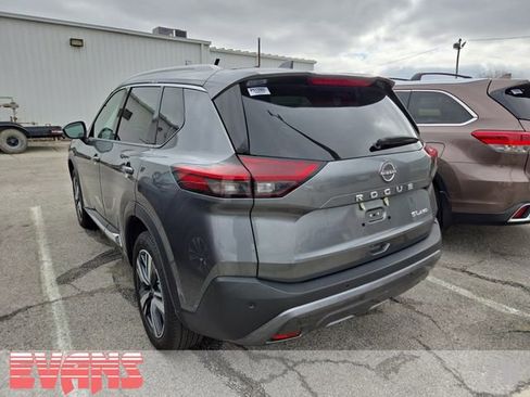 Used 2023 Nissan Rogue SL w/ SL Premium Package image 4