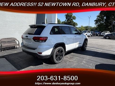Used 2019 Jeep Grand Cherokee Laredo AWD/4WD image 5
