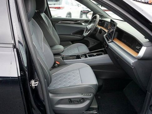 New 2026 Volkswagen Tiguan SEL R-Line AWD/4WD image 11