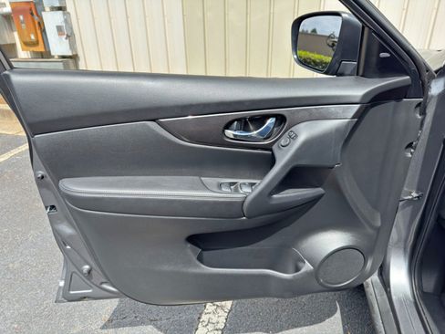 Used 2020 Nissan Rogue SV AWD/4WD image 37