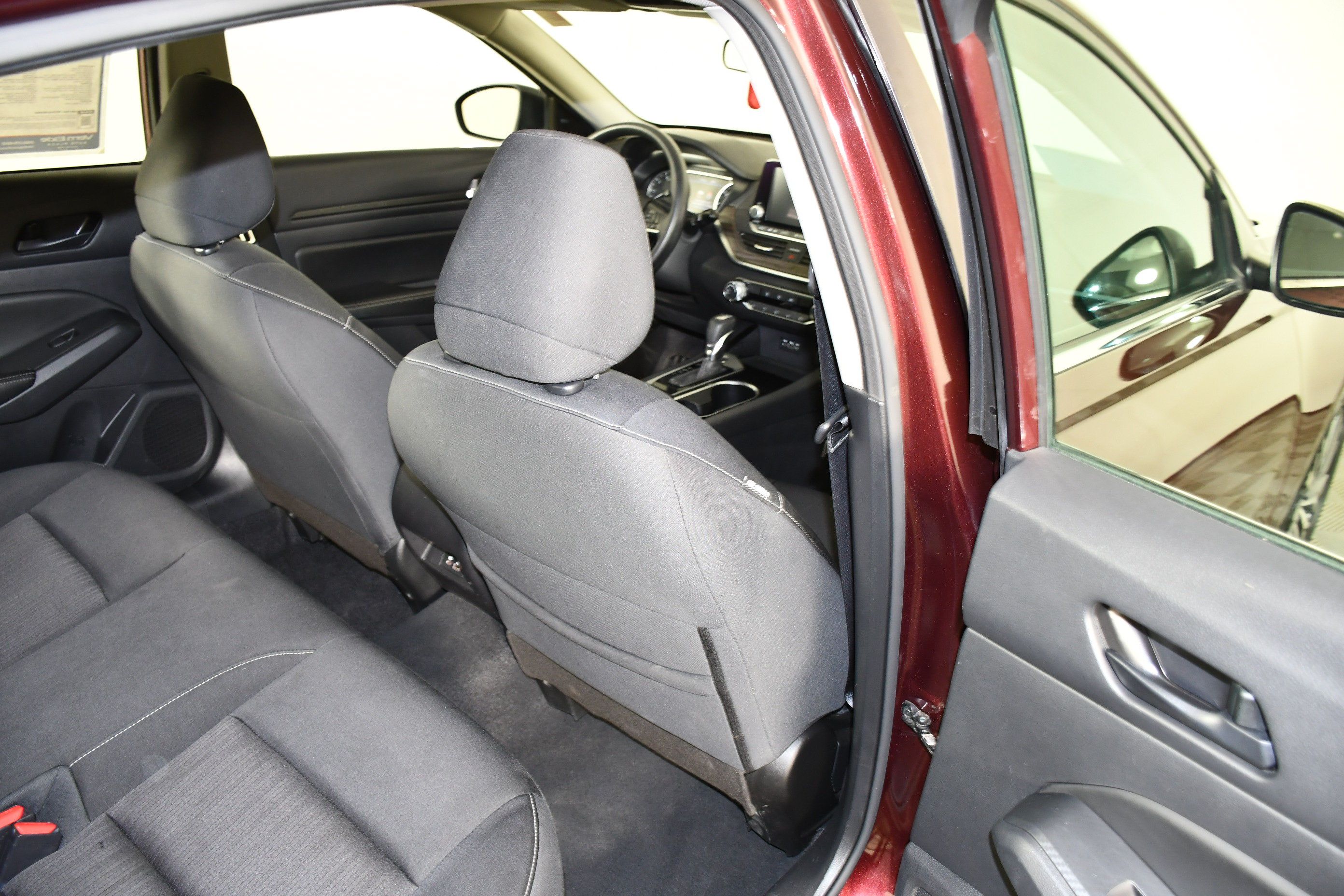 Used 2024 Nissan Altima 2.5 SV FWD image 42