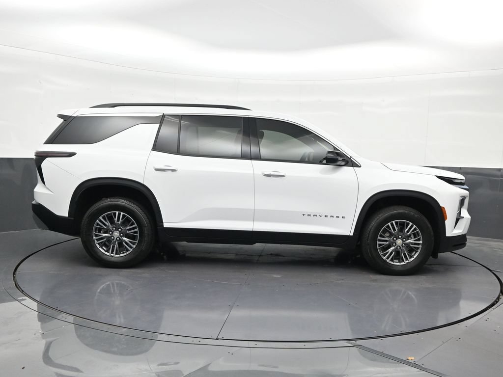 Used 2026 Chevrolet Traverse LT FWD image 7