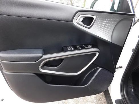 Used 2023 Kia Soul LX w/ Option Group 015 FWD image 11