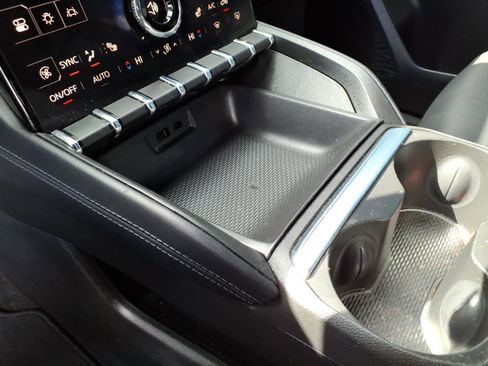 Certified 2025 GMC Terrain Elevation w/ Elevation Premium Package image 15