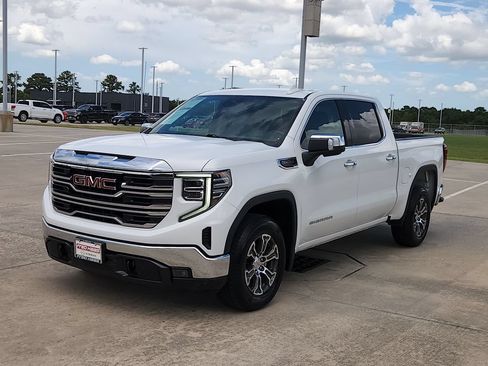 Used 2025 GMC Sierra 1500 SLT RWD image 4