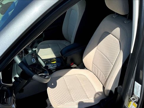 Used 2022 Ford Escape SE FWD image 18
