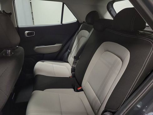 Used 2025 Hyundai Venue SEL FWD image 19