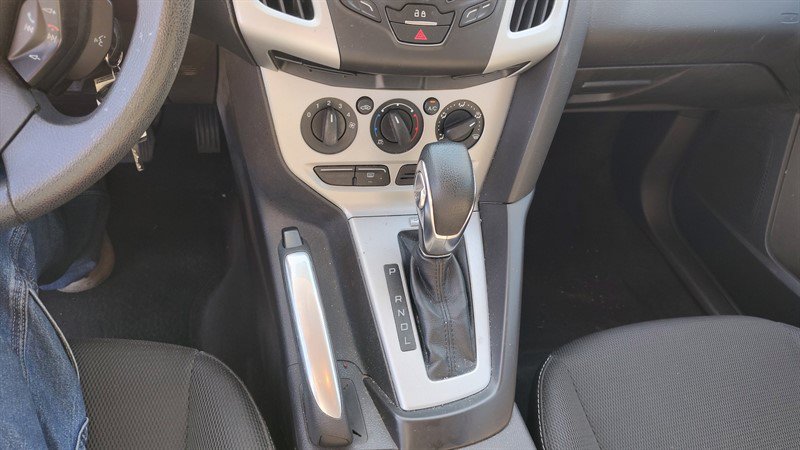 Used 2013 Ford Focus SE w/ SE Winter Pkg FWD image 13