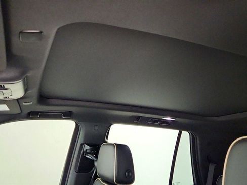 Used 2023 GMC Yukon SLT image 10