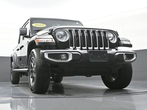 Used 2023 Jeep Gladiator Overland image 45