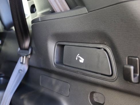 Used 2024 Mitsubishi Outlander 4WD Plug-In Hybrid image 33