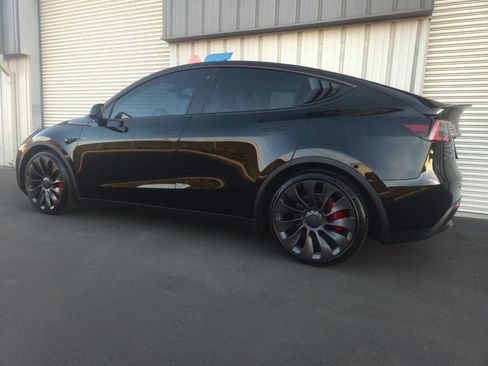 Used 2022 Tesla Model Y Performance image 4