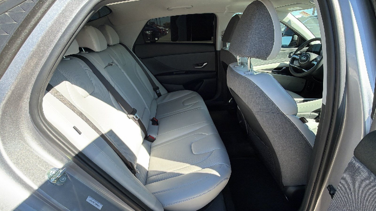 Used 2025 Hyundai Elantra Limited w/ Cargo Package FWD image 26