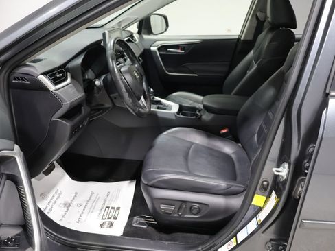 Used 2019 Toyota RAV4 XLE Premium w/ Advanced Technology Package AWD/4WD image 9