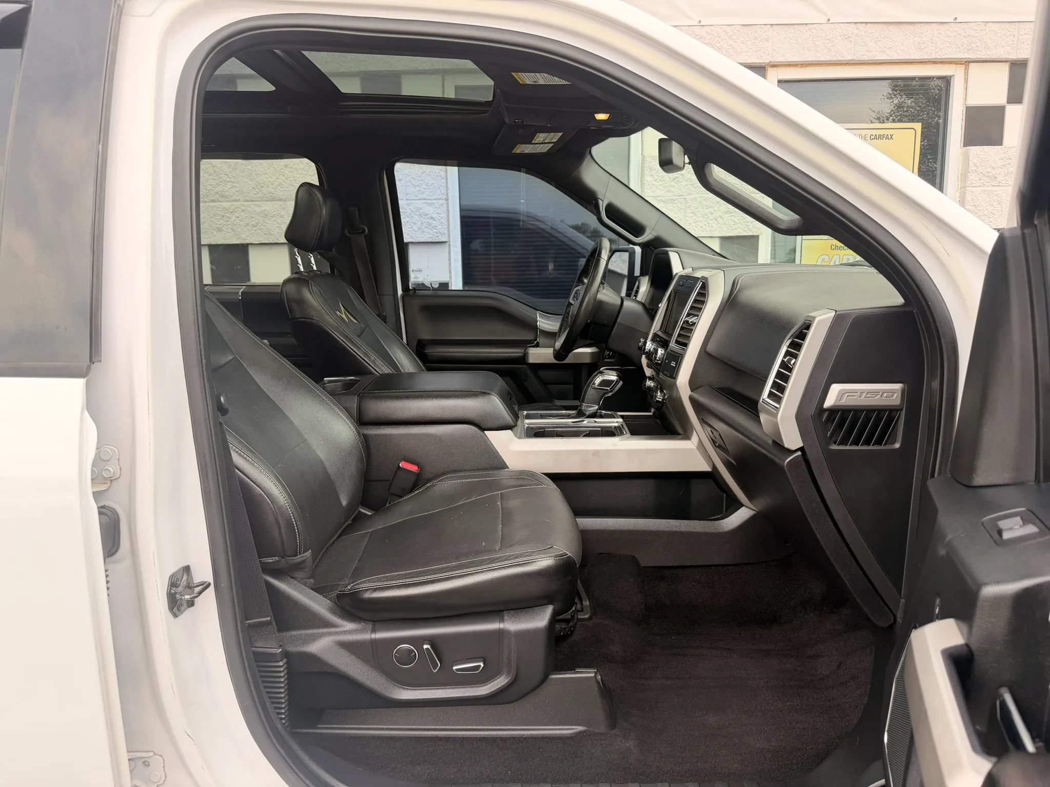 Used 2015 Ford F150 Lariat RWD image 34