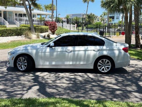 Used 2017 BMW 330i Sedan RWD image 2