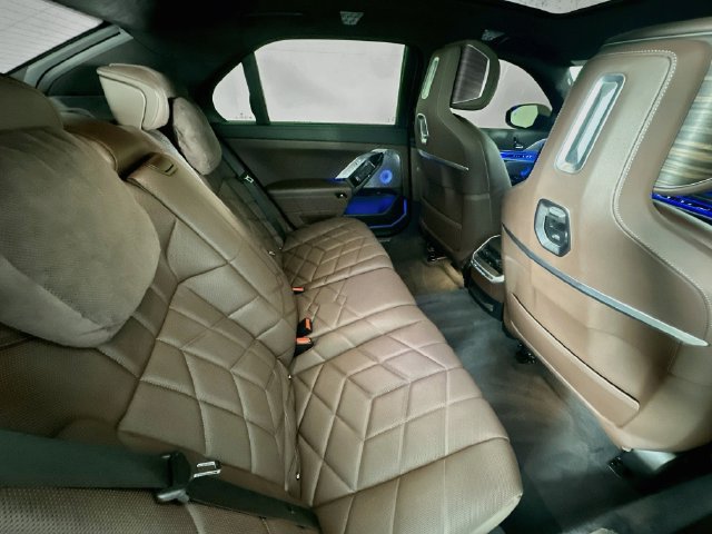 Used 2024 BMW 760i xDrive w/ Executive Package AWD/4WD image 26