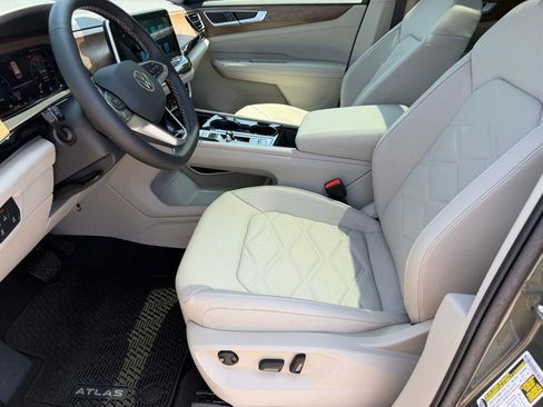 New 2026 Volkswagen Atlas SE FWD image 12