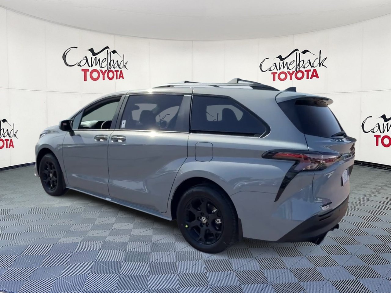 New 2026 Toyota Sienna XLE Woodland Edition AWD/4WD image 9