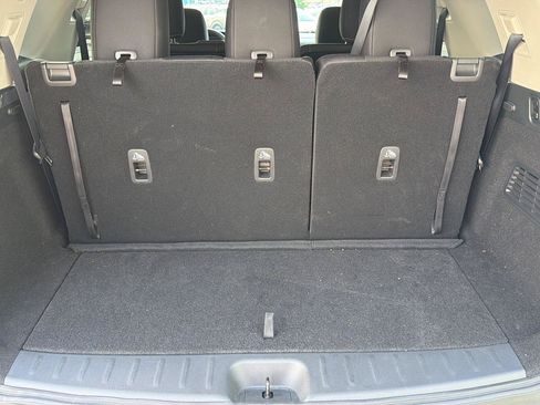 Used 2025 Nissan Pathfinder S FWD image 10