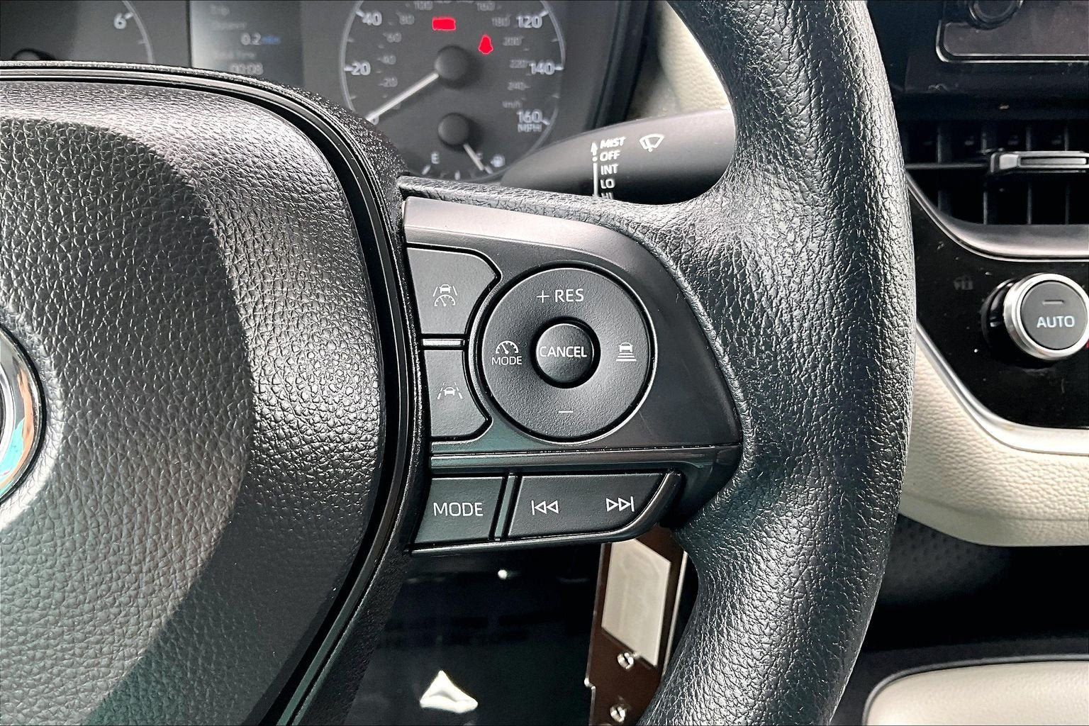 Used 2025 Toyota Corolla LE FWD image 18
