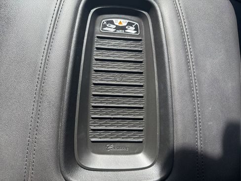 Used 2019 Cadillac Escalade Premium Luxury AWD/4WD image 23
