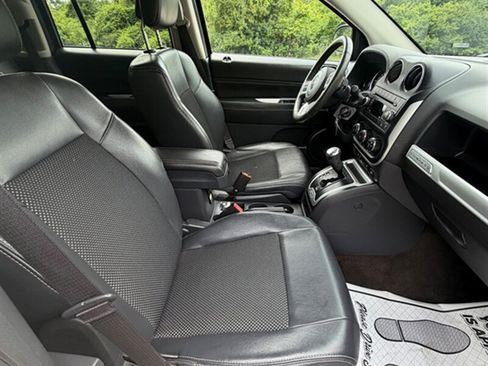 Used 2014 Jeep Compass Latitude w/ Sun/Sound Group AWD/4WD image 18