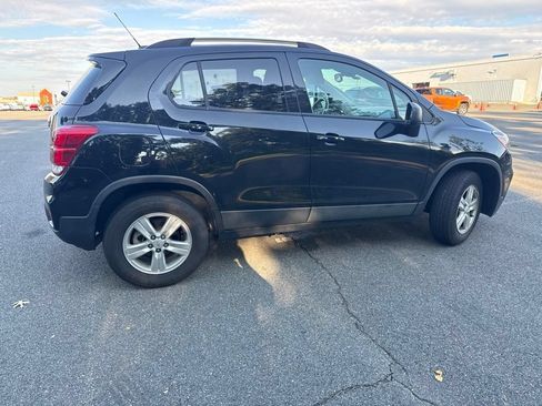 Certified 2021 Chevrolet Trax LT w/ LT Convenience Package AWD/4WD image 2