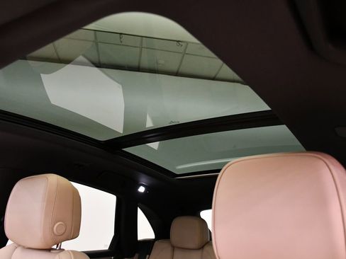 Certified 2025 Porsche Macan image 20