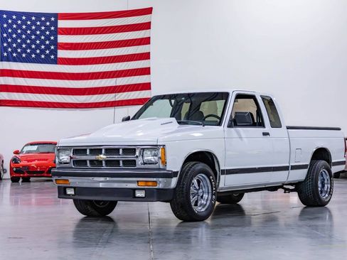 Used 1993 Chevrolet S10 Pickup 2WD Extended Cab image 3