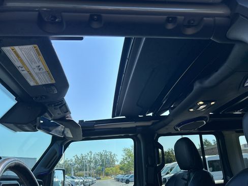 Used 2020 Jeep Wrangler Unlimited Sahara AWD/4WD image 18