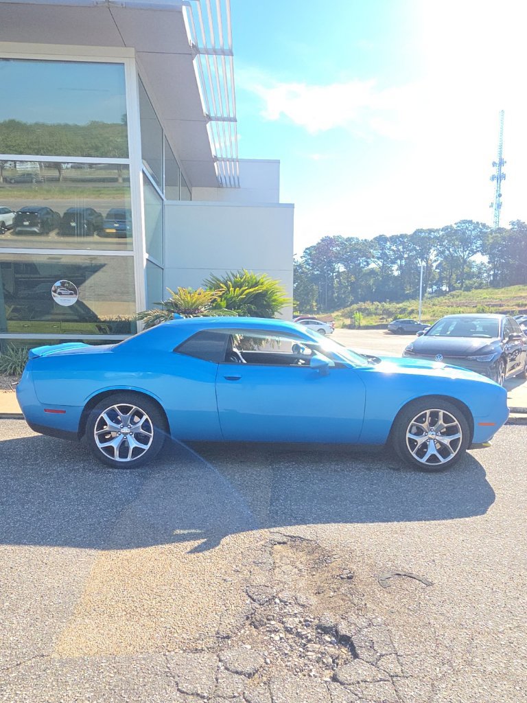 Used 2015 Dodge Challenger SXT Plus w/ Driver Convenience Group RWD image 8