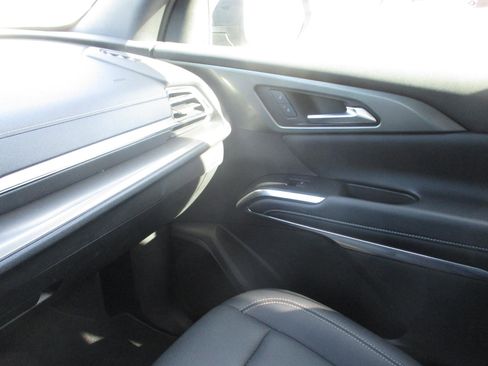 Used 2025 Chevrolet Traverse LT image 20