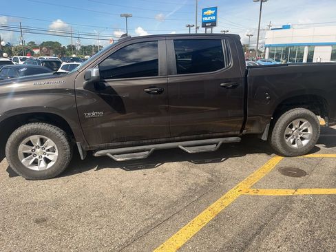 Used 2021 Chevrolet Silverado 1500 LT RWD image 2