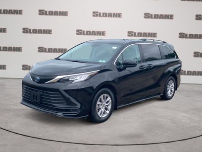 Used 2023 Toyota Sienna LE w/ LE Plus Package